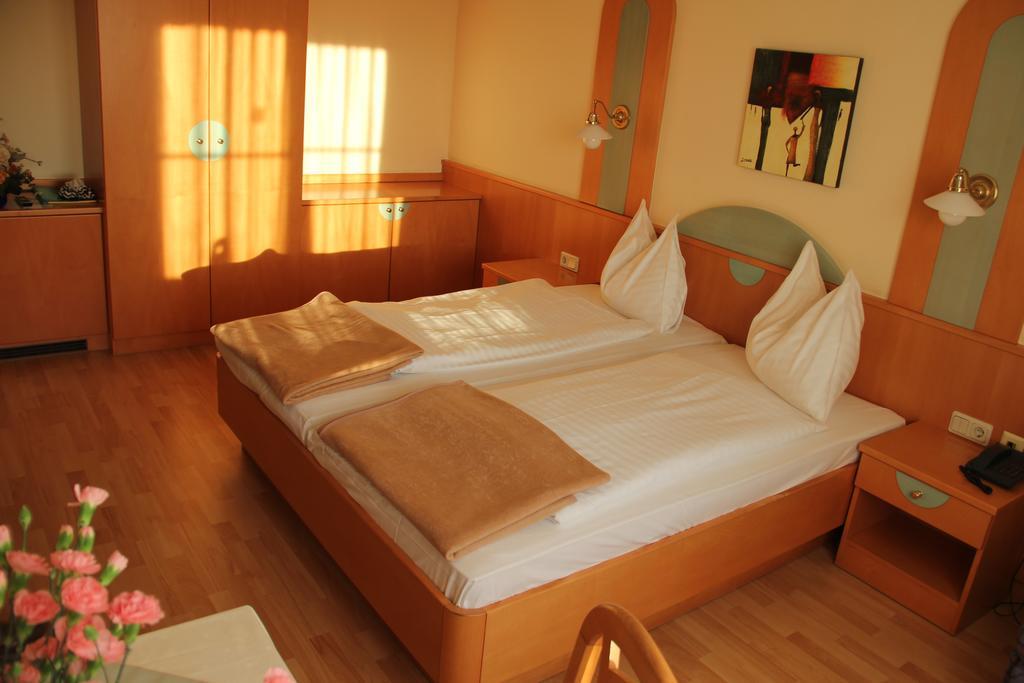 Landhotel Erhardt Bad Waltersdorf Ngoại thất bức ảnh